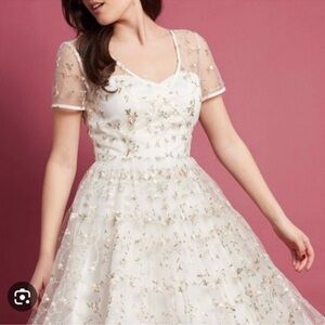 Elegant White Floral Dress